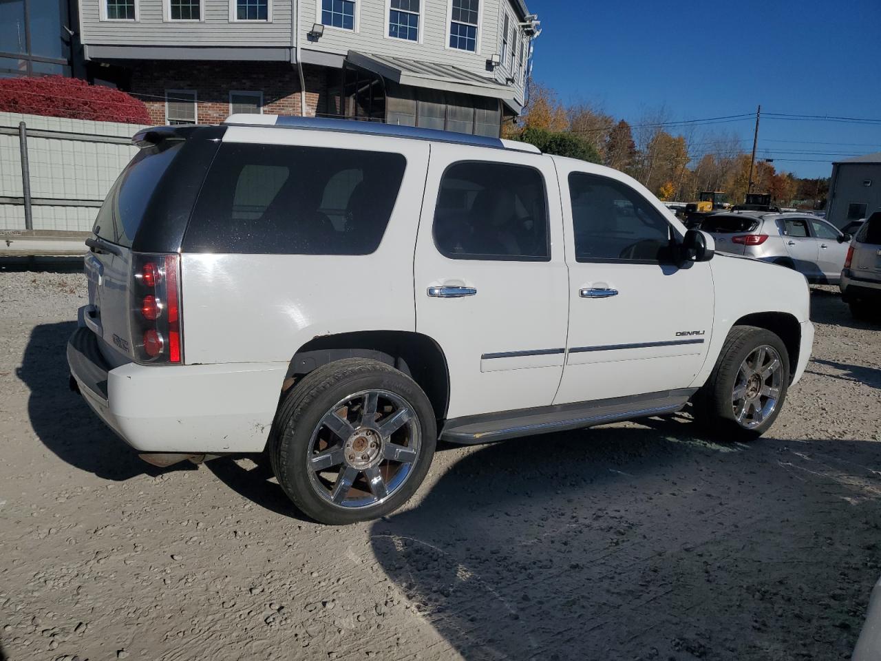 2011 GMC Yukon Denali VIN: 1GKS2EEF3BR369614 Lot: 77985824