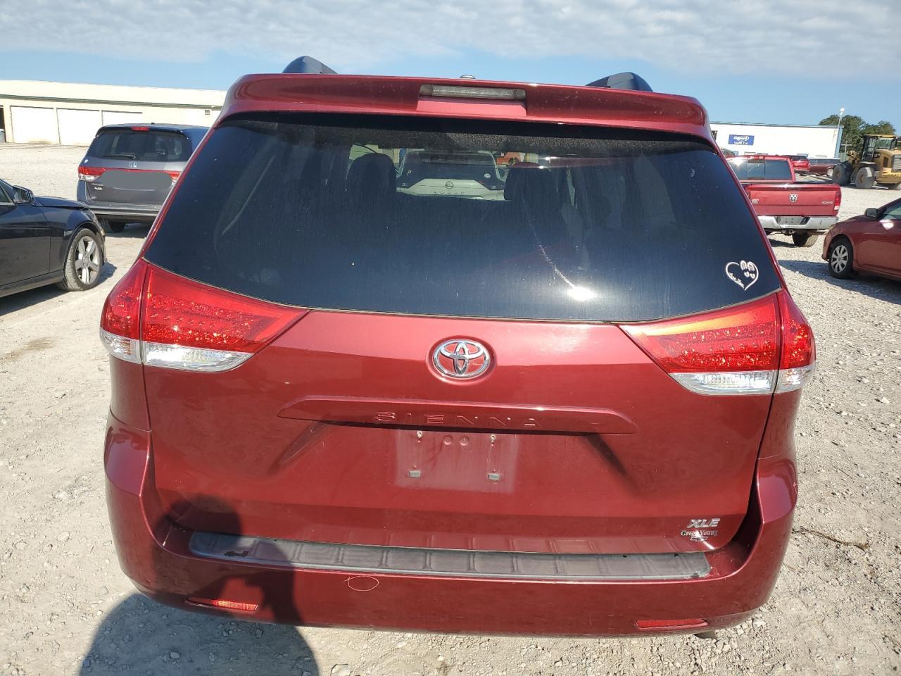 2011 Toyota Sienna Xle VIN: 5TDYK3DC3BS140062 Lot: 74019754