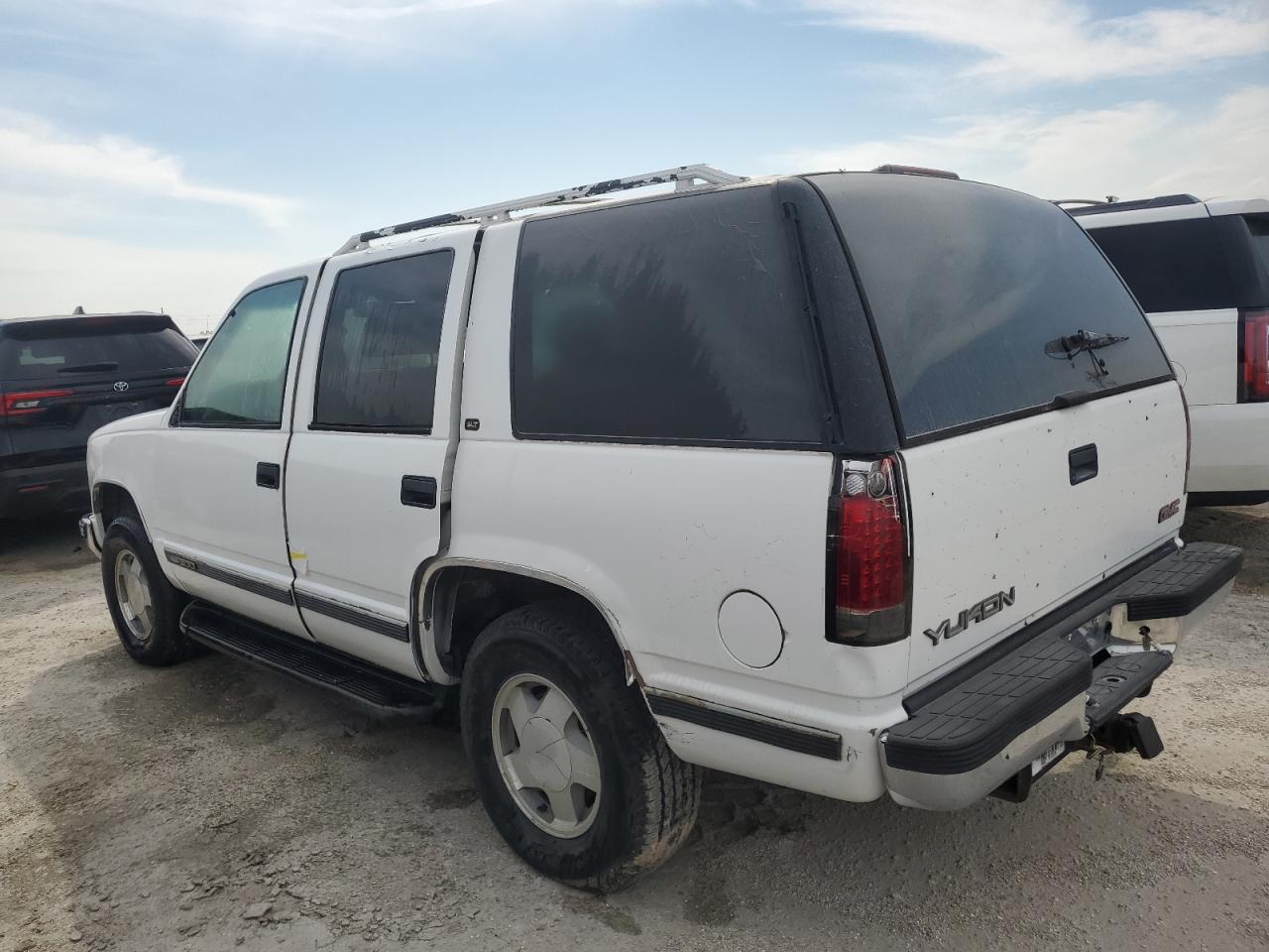 1998 GMC Yukon VIN: 1GKEK13R9WJ711087 Lot: 73795594