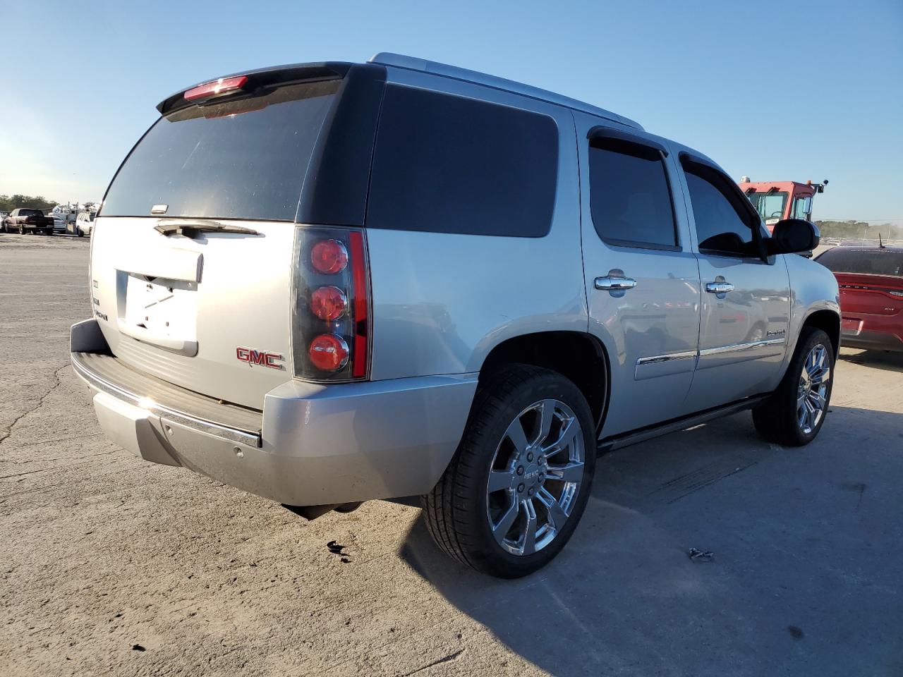 2012 GMC Yukon Denali VIN: 1GKS2EEF2CR301497 Lot: 75238214