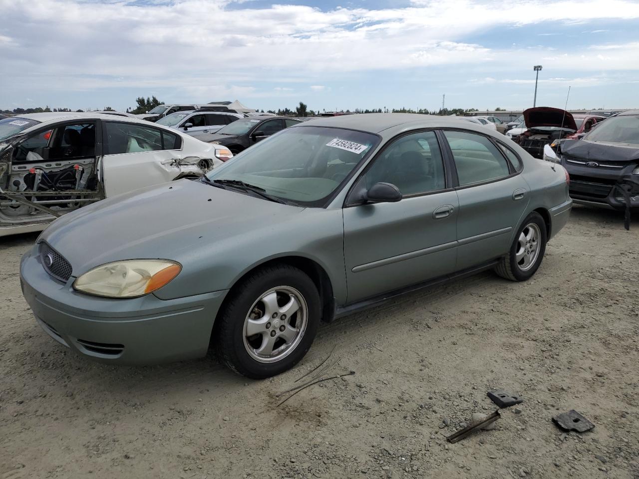 2005 Ford Taurus Se VIN: 1FAFP53U05A118199 Lot: 74592824