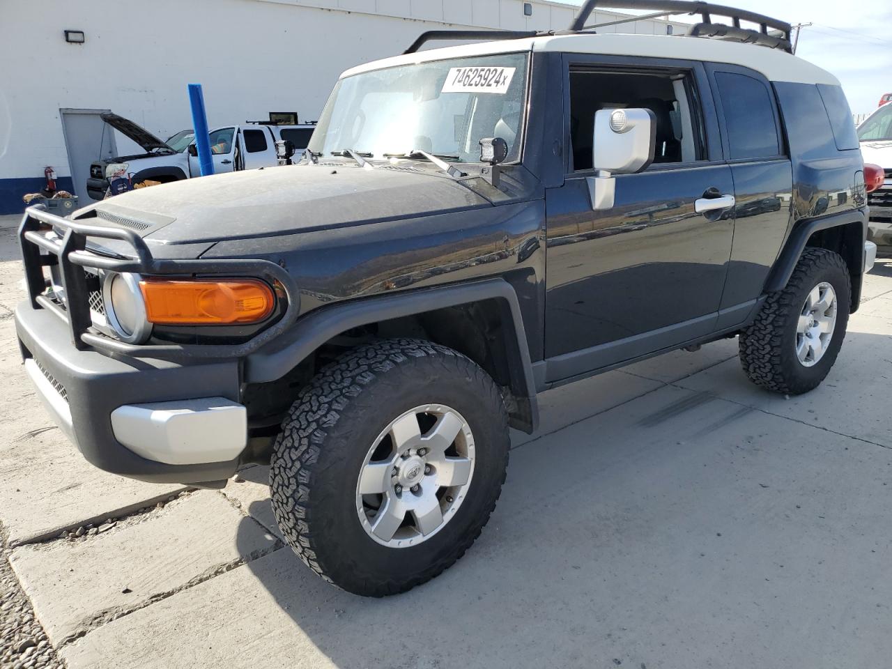 2008 Toyota Fj Cruiser VIN: JTEBU11F88K005884 Lot: 74625924