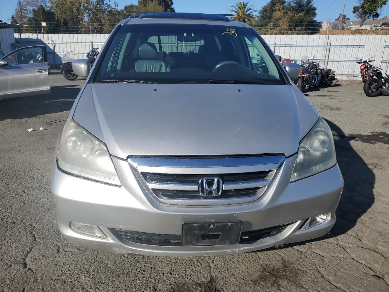 2007 Honda Odyssey Touring VIN: 5FNRL38817B096422 Lot: 77418854