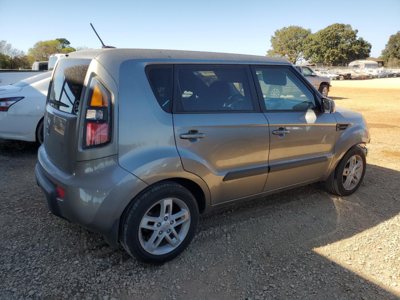 2011 Kia Soul + VIN: KNDJT2A23B7227569 Lot: 77222174