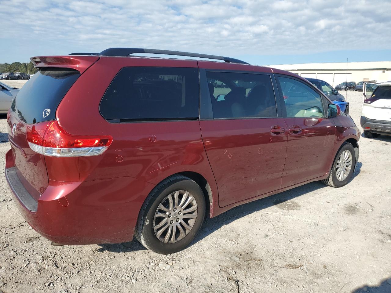 2011 Toyota Sienna Xle VIN: 5TDYK3DC3BS140062 Lot: 74019754