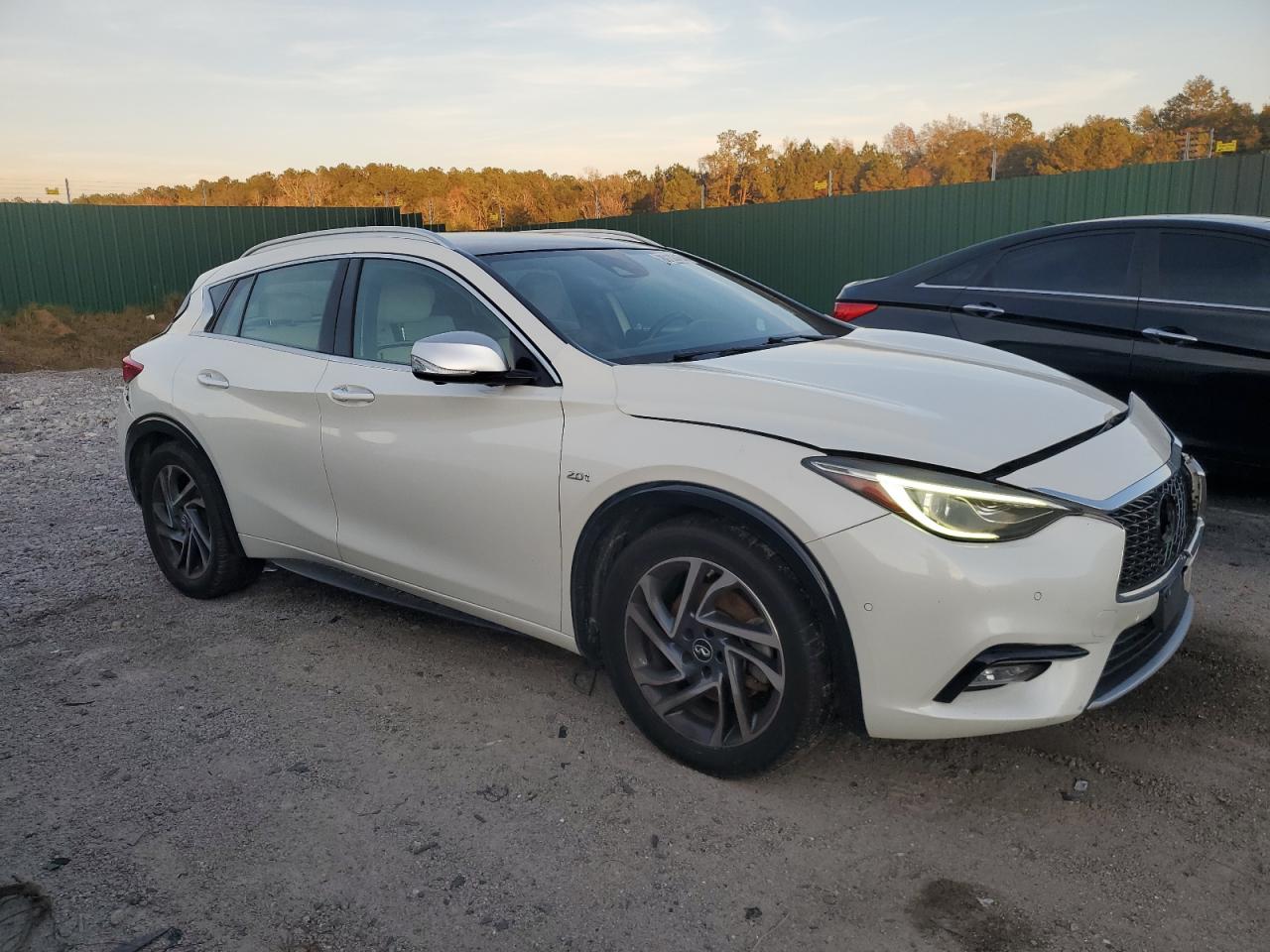 SJKCH5CP1JA045047 2018 Infiniti Qx30 Base