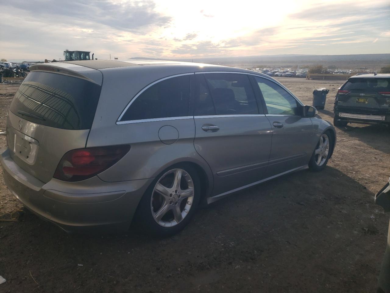 2006 Mercedes-Benz R 500 VIN: 4JGCB75E26A000665 Lot: 77841924