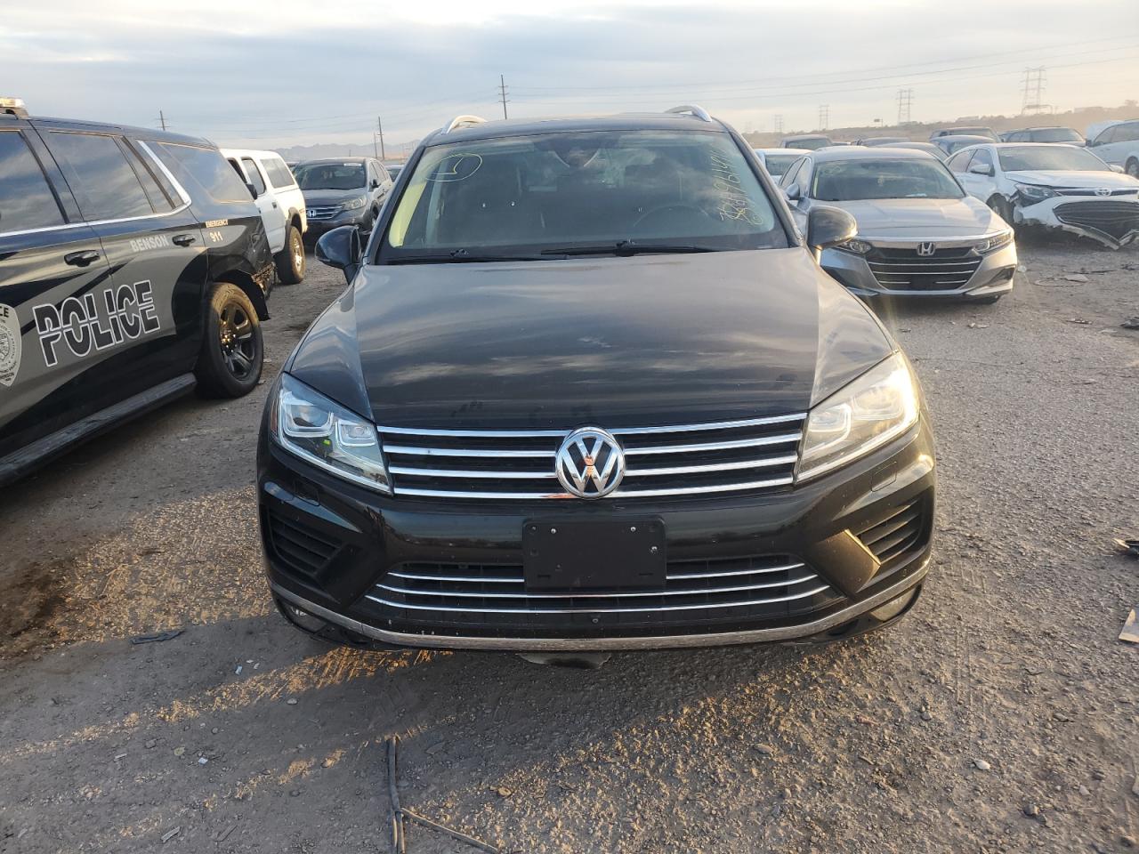 WVGGF7BP9HD006413 2017 Volkswagen Touareg Executive