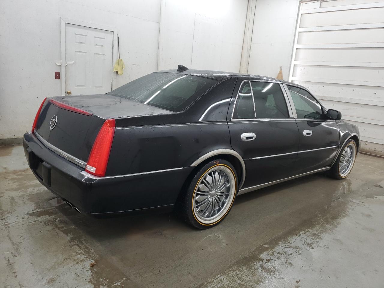 1G6KA5EY7AU122143 2010 Cadillac Dts