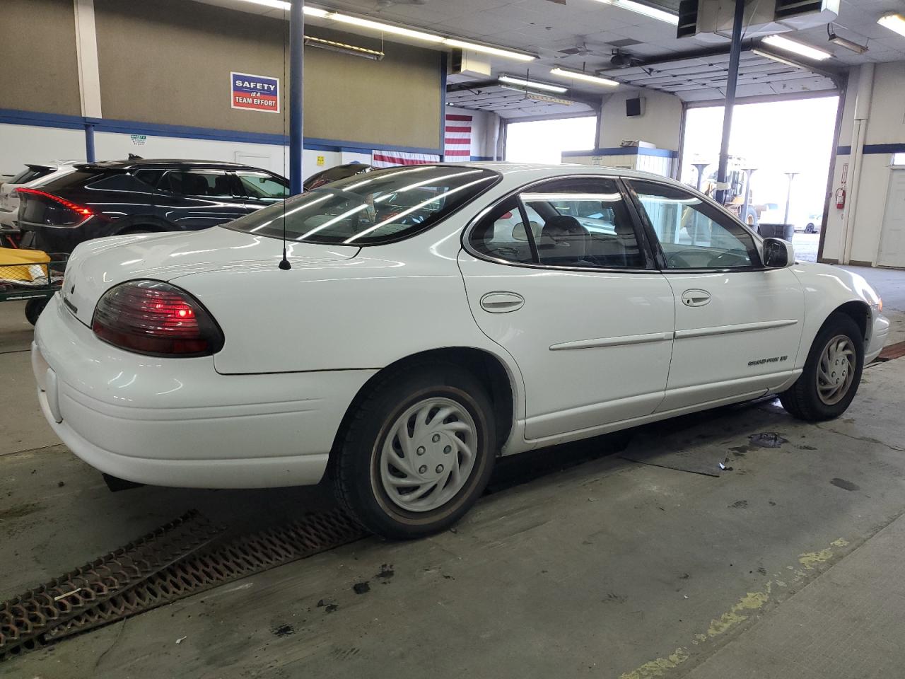 2000 Pontiac Grand Prix Se VIN: 1G2WJ52J4YF155240 Lot: 82283764