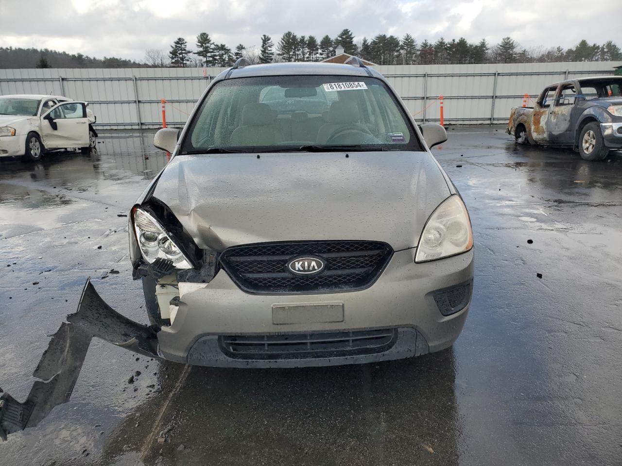 2009 Kia Rondo Base VIN: KNAFG529097262570 Lot: 81810854