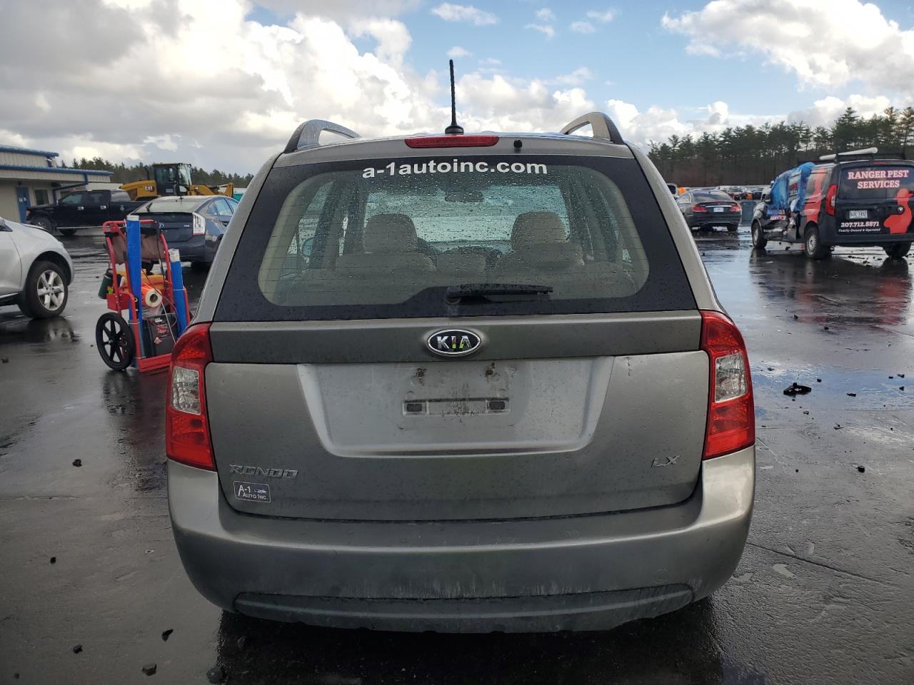 2009 Kia Rondo Base VIN: KNAFG529097262570 Lot: 81810854