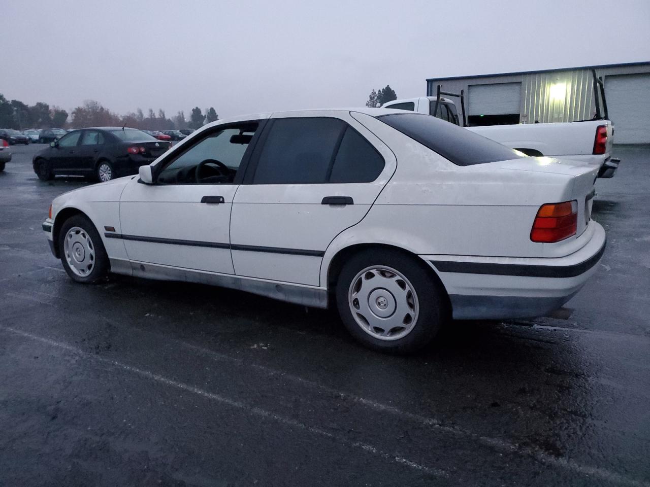 1995 BMW 318 I VIN: WBACA532XSFG13649 Lot: 82580054