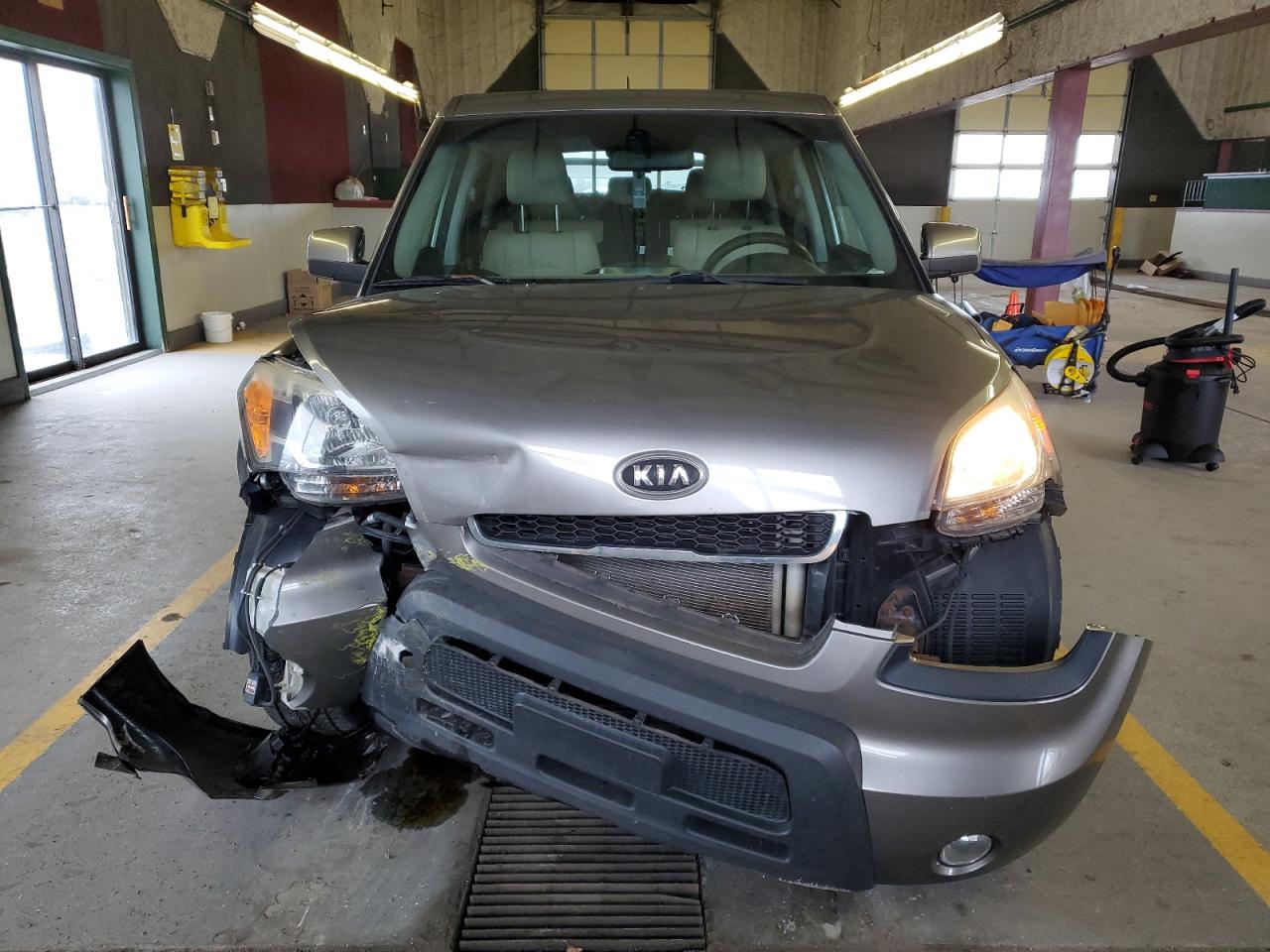 2011 Kia Soul + VIN: KNDJT2A24B7222414 Lot: 81518614