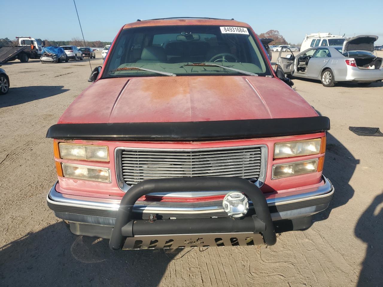 1997 GMC Yukon VIN: 3GKEK18R8VG528269 Lot: 84931684