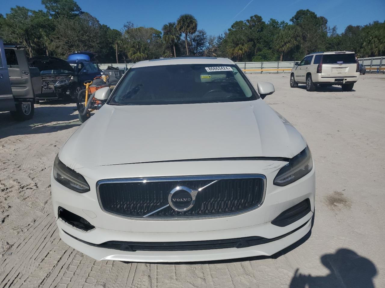 2017 Volvo S90 T5 Mom VIN: YV1102AK9H1008372 Lot: 86663424