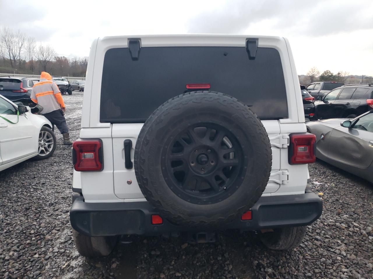 1C4HJXEN8KW521223 2019 Jeep Wrangler Unlimited Sahara