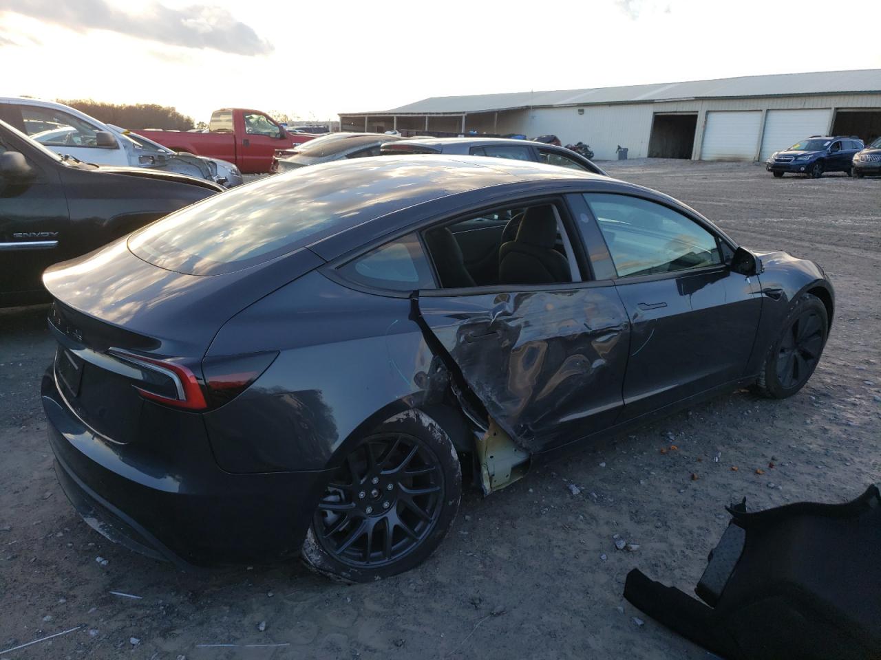 5YJ3E1EA4RF725668 2024 Tesla Model 3