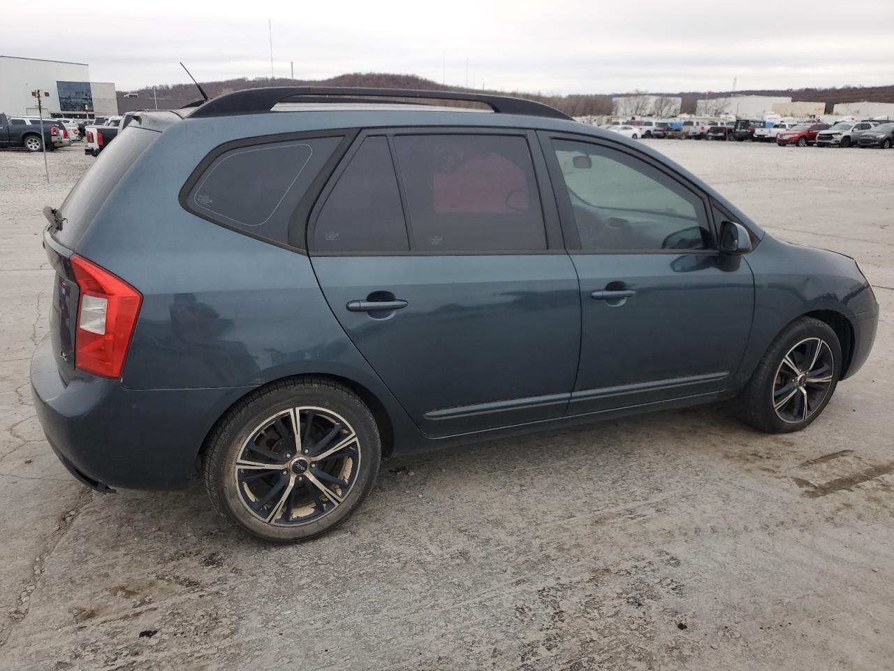 2009 Kia Rondo Base VIN: KNAFG528097246697 Lot: 84423224