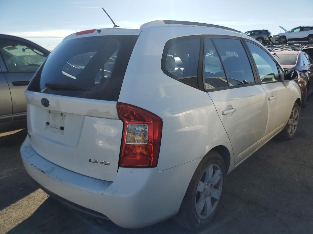 2007 Kia Rondo Lx VIN: KNAFG526377110981 Lot: 85126884