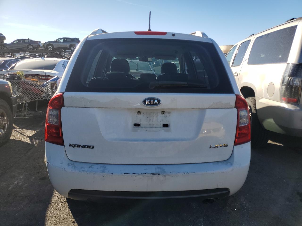 2007 Kia Rondo Lx VIN: KNAFG526377110981 Lot: 85126884